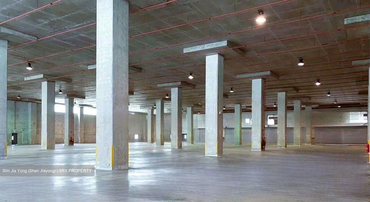 Gul Crescent (D22), Warehouse #570485551